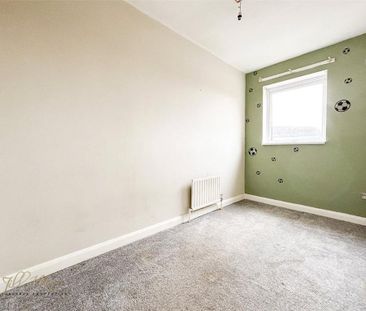 3 bedroom end of terrace house to rent - Photo 4