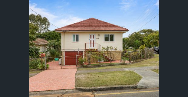 Large 4 Bedroom Family Home With Ample of Space - Photo 1