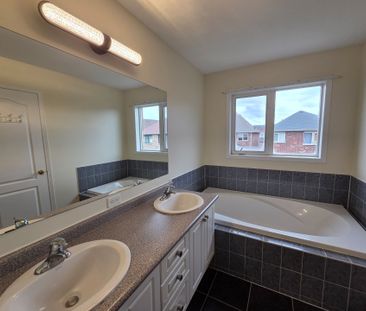 For Lease - 4859 Marble Arch Mews, Mississauga, Ontario - Photo 2