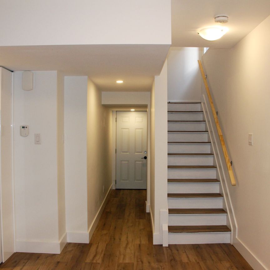 For Lease - 846 Alpine Avenue, Britannia Heights - Queensway Terrace N and Area, Ontario - Photo 1