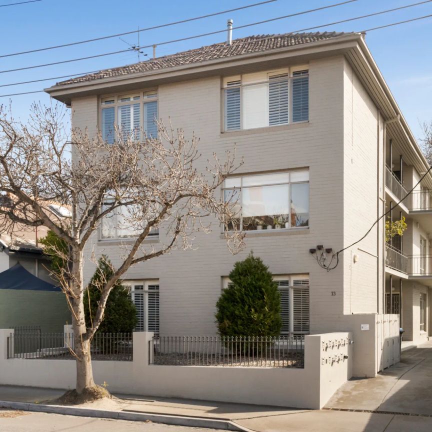 Light, bright & only a short walk to Hawksburn village! - Photo 1