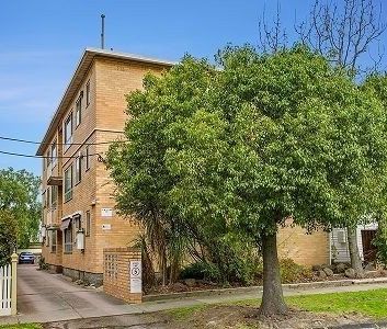 1 bedroom apartment - heart of Essendon! - Photo 3