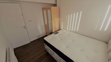2 bedroom Flat in Cardigan Road, Leeds - Photo 4