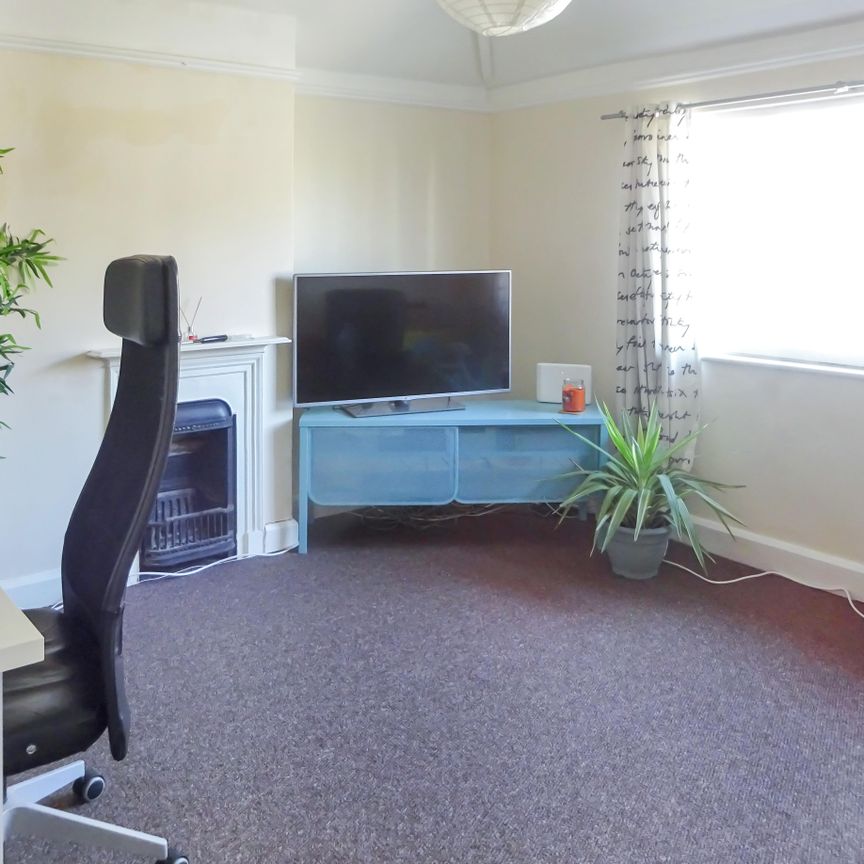 Bath Road, Kettering - Photo 1