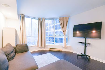 For Lease - 38 ELM Street Unit# 613, Toronto, Ontario - Photo 2