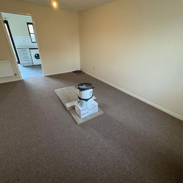 2 bedroom end of terrace house to rent - Photo 1