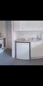 2 Bed Flat, Redland, BS6 - Photo 4