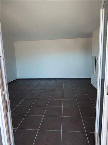 4 pièces - 79 m² - 2ème étage - Colocation non autorisée - Photo 2