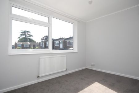 Lampeter Close, Woking - Photo 2