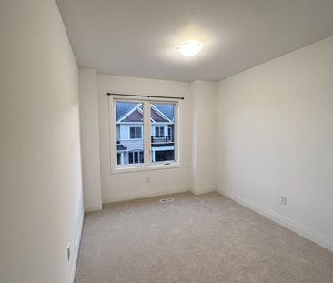 Townhouse For Lease | E8125462 - Photo 5