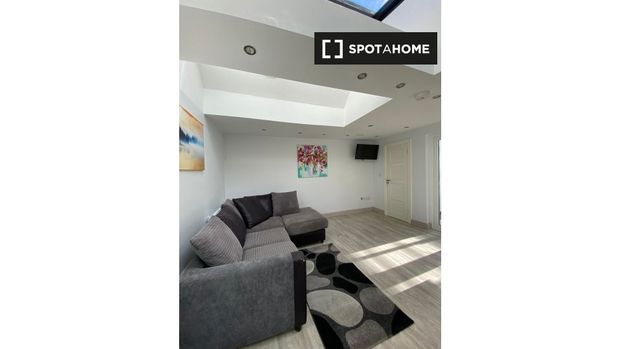 3-bedroom house to rent in Dublin - Photo 1