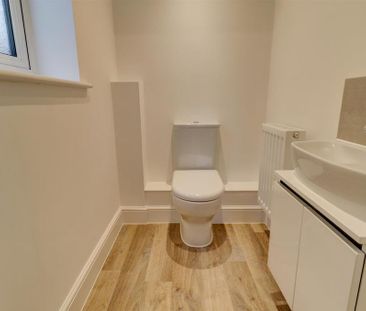 2 bedroom semi-detached house to rent - Photo 4