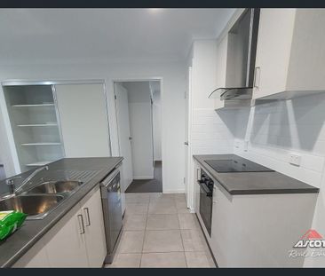 Modern 3 Bedroom Unit in Bargara - Photo 5