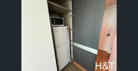 Furnished high floor with spectacular view - Photo 3