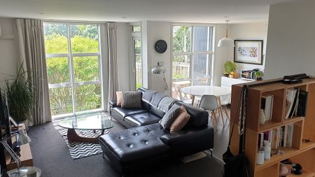 Modern 2 Bedroom tounhouse with bedroom balcony - Photo 5