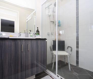 Well-Maintained Modern Home for Lease in Coomera - Photo 2