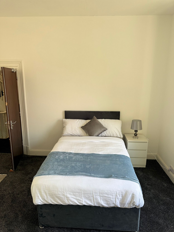 1 bedroom in a house share to rent - Photo 5