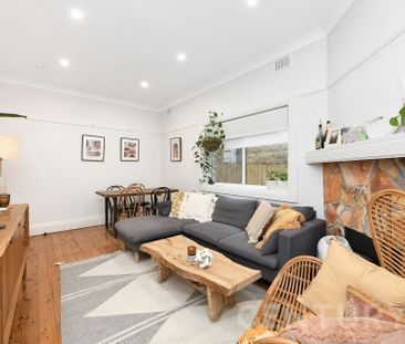 Elegant 2-Bedroom Retreat Minutes from Bronte Beach and Boutique Shops - Photo 2