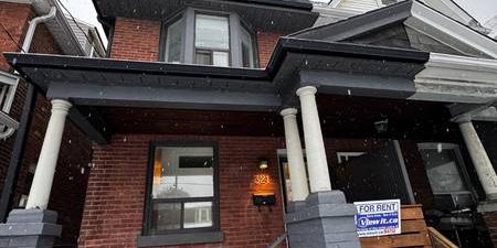 Renovated Main Floor ONE BEDROOM Apartment in The Beaches - Photo 3