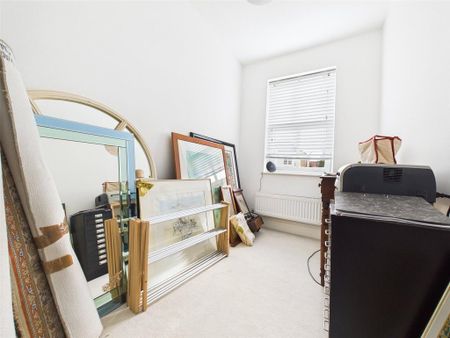 3 bedroom semi-detached house to rent - Photo 5