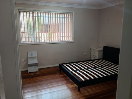 Revesby - Photo 4