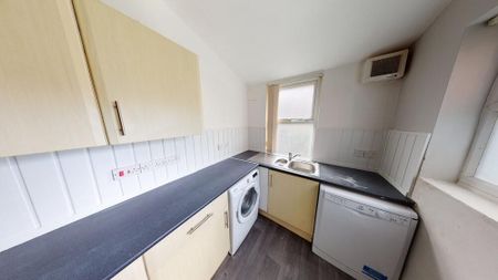 1 bedroom in a house share to rent - Photo 5