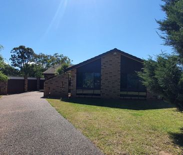 Spacious Three Bedroom House with Air Conditioning and Inground Pool - Photo 2