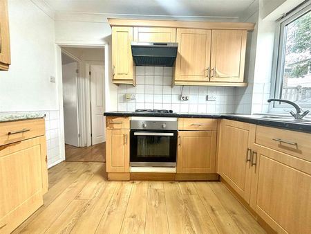 2 bedroom bungalow - detached - Photo 3