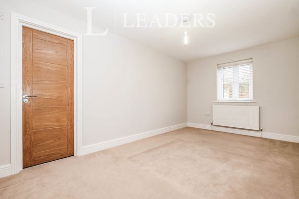 2 bedroom apartment to rent Station Road, Worthing, BN11 - Photo 1