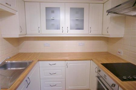 1 bedroom retirement property to rent - Photo 5