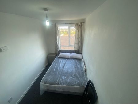 Room in a Shared Flat, Marston Way, SE19 - Photo 5