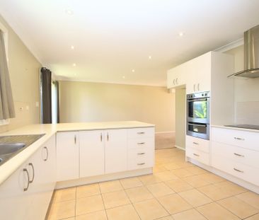 Well Presented Three Bedroom Villa - Photo 4