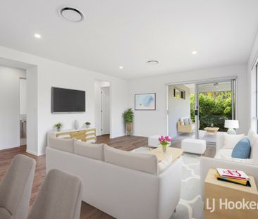 Elegant and Sophisticated living in your own retreat! - Photo 2