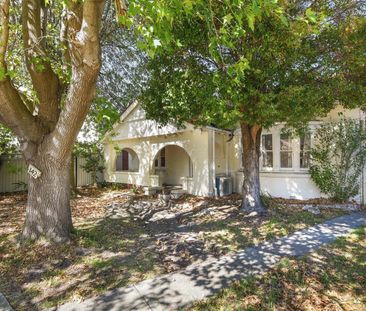 Spacious family home in the heart of Oakleigh! - Photo 2