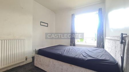 2 bedroom end of terrace house to rent - Photo 3