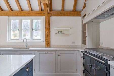 A beautifully presented oast house on the outskirts of Cranbrook - Photo 5