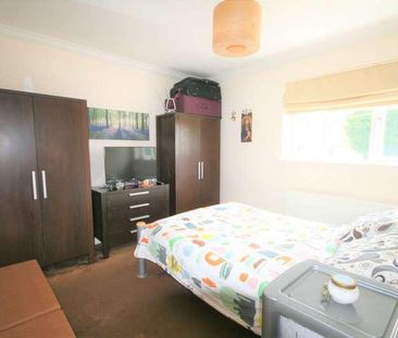 Cricklade Avenue, Romford, RM3 - Photo 6