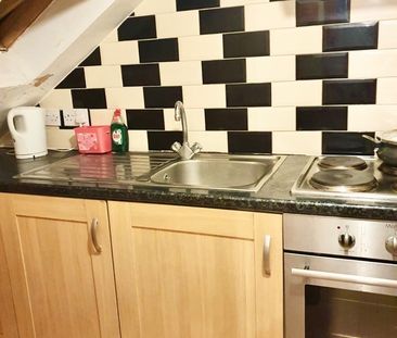 Room in a Shared House, Colville Road, E11 - Photo 1