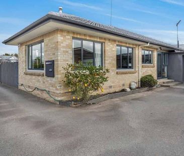 3 bedroom beauty in East Street Hamilton - Photo 2