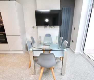 1 bedroom in a house share to rent - Photo 2