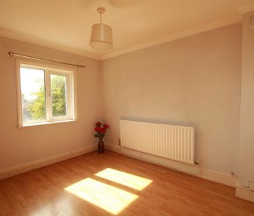 2 bedroom end of terrace house to rent - Photo 4