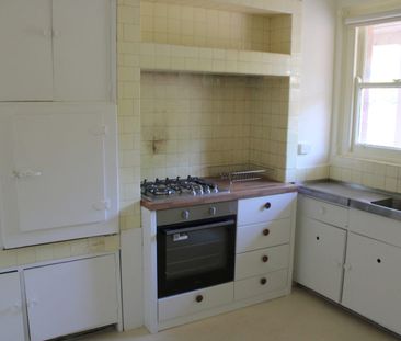 SHIRLEY COURT - CHARMING ART DECO TWO BEDROOM APARTMENT WITH VIEWS TO TRAVANCORE PARK - Photo 6