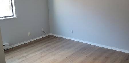 Located close to Downtown 2 Bedroom Apt - Photo 2