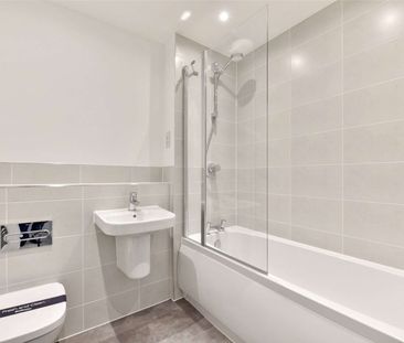 A brand new and spacious two bedroom apartment in a Bellway Homes d... - Photo 4