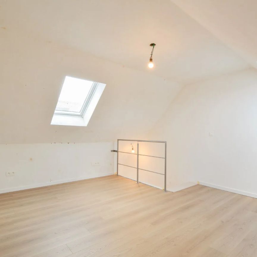 Volledig gerenoveerd appartement te huur in hartje Oudenburg - Photo 1
