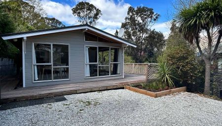 Recently renovated Sunshine Bay home - Photo 2