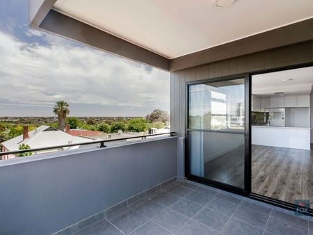 Stylish, Low-Maintenance Living! - Photo 5