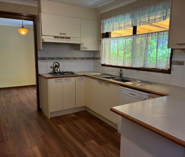 Short walk to Town - Photo 2