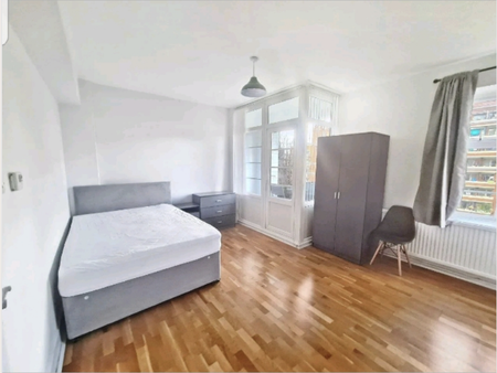 5 bedroom flat to rent - Photo 4