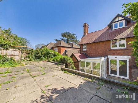 3 bedroom semi-detached house to rent - Photo 2